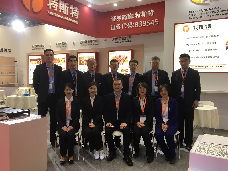 2019上海展會(huì)員工合影 2019上海展會(huì)員工合影