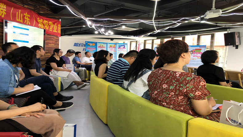 特斯特參加陽光黨建活動