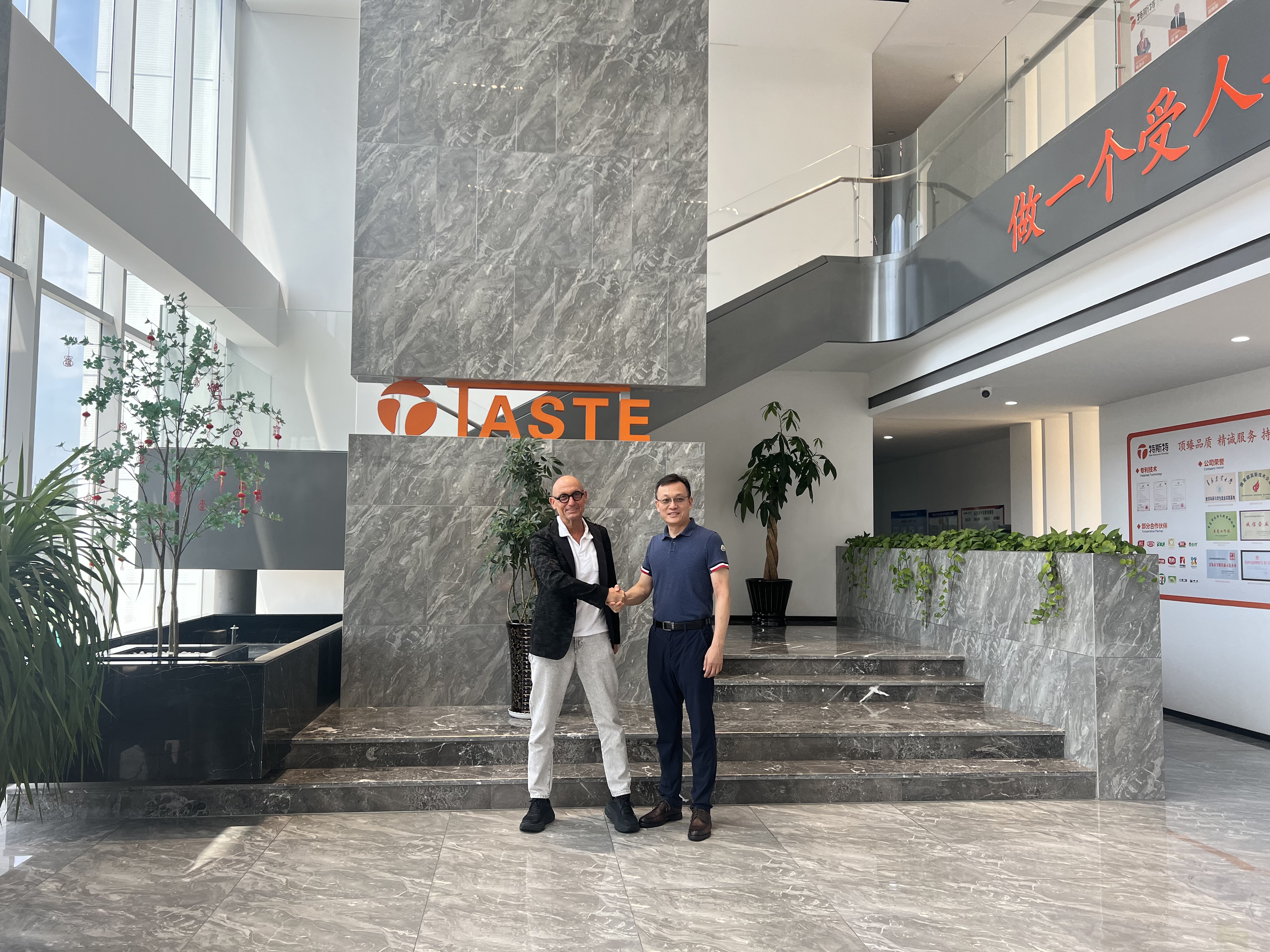 德國(guó)KALLE總裁來(lái)我司交流指導(dǎo)